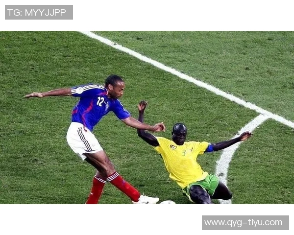 温格回忆亨利初期心态转变:我鼓励他踢中锋不必担心进球 温格回忆亨利初期心态转变:我鼓励他踢中锋不必担心进球